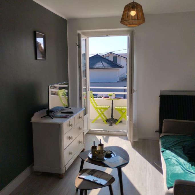 Appartement Verdoyant Au Bord Du Lac Leman Entre Evian Et Thonon Dans Une Villa Publier Luaran gambar