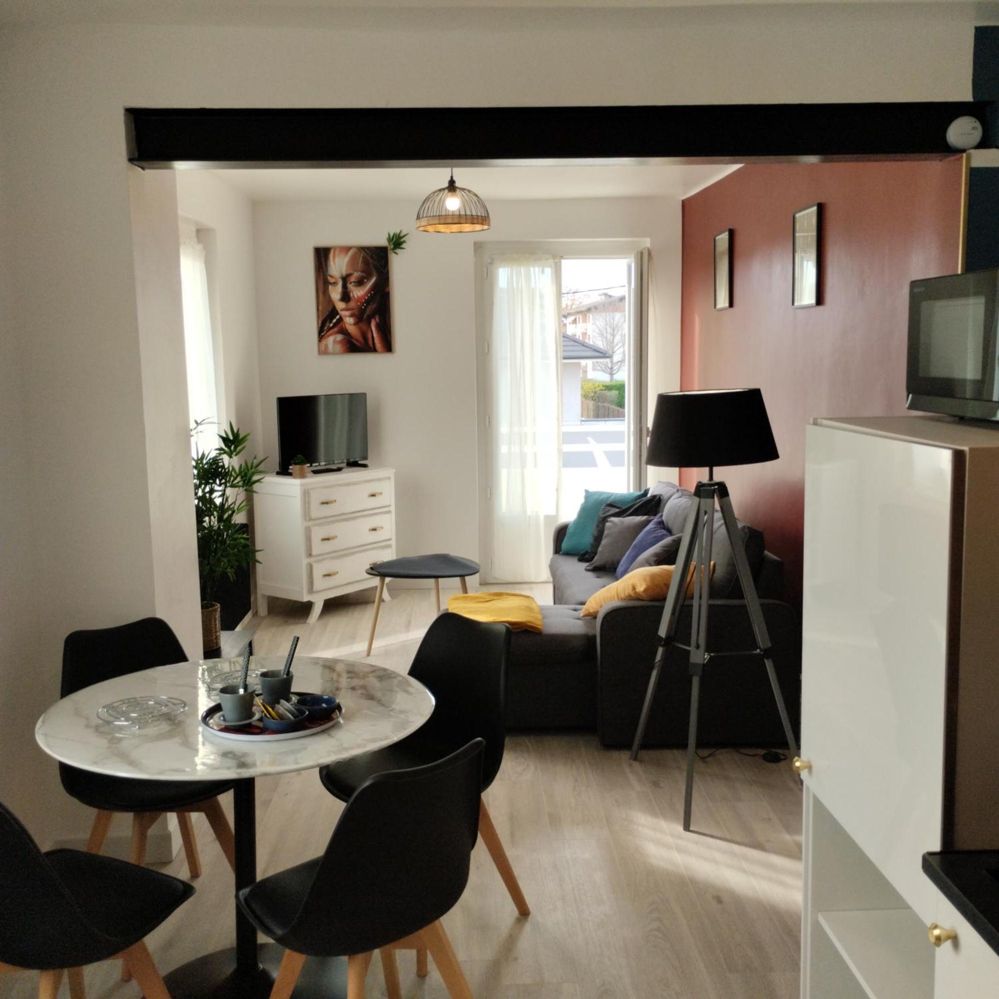 Appartement Verdoyant Au Bord Du Lac Leman Entre Evian Et Thonon Dans Une Villa Publier Luaran gambar