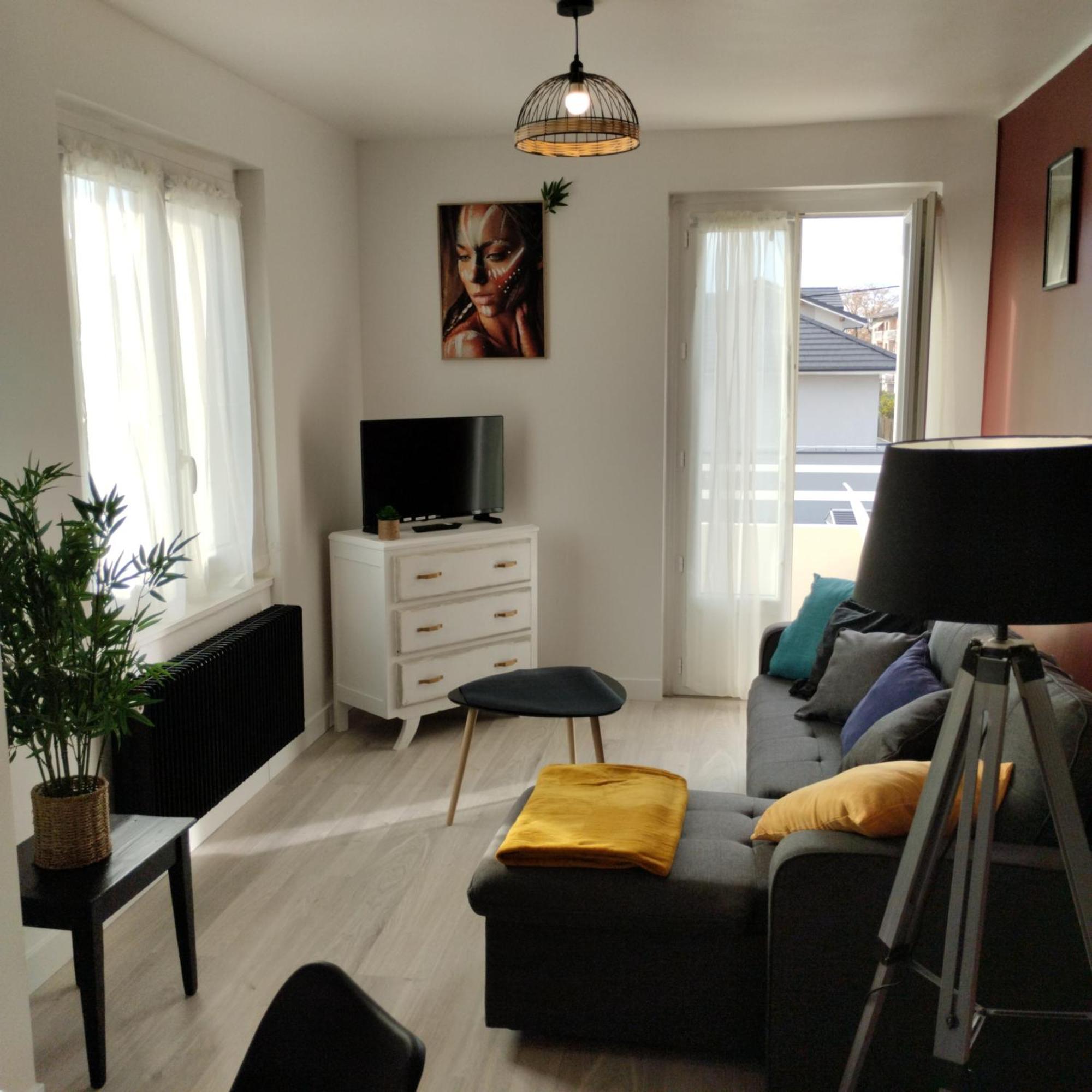 Appartement Verdoyant Au Bord Du Lac Leman Entre Evian Et Thonon Dans Une Villa Publier Luaran gambar